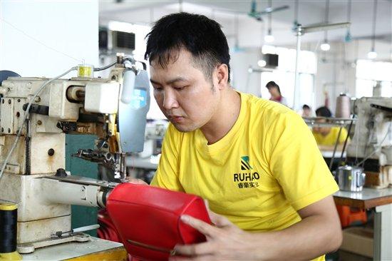 个性化时代的选择 睿豪皮具与皮具礼品定制服务的兴起
